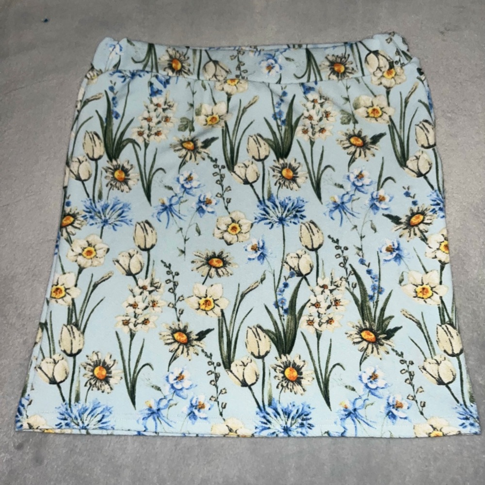 This is an XXL baby blue Skirt. The Brand of the skirt is DoublJu.